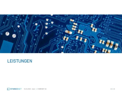 kapitelseite leistungen mit motiv computerplatine des powerpoint präsentationsmasters im corporate design des schweizer it software unternehmens